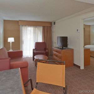 Deluxe  Queen Suite Mobility accessible